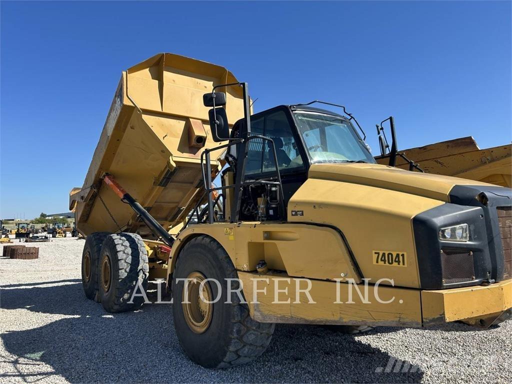 CAT 740B Tombereau articulé