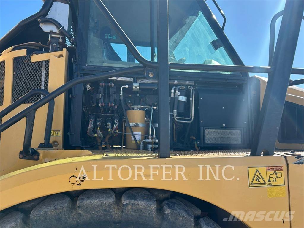 CAT 740B Tombereau articulé