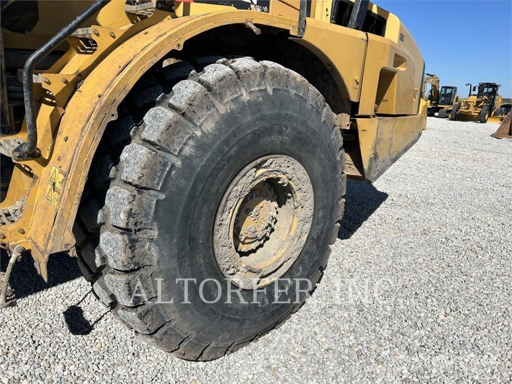 CAT 740B Tombereau articulé