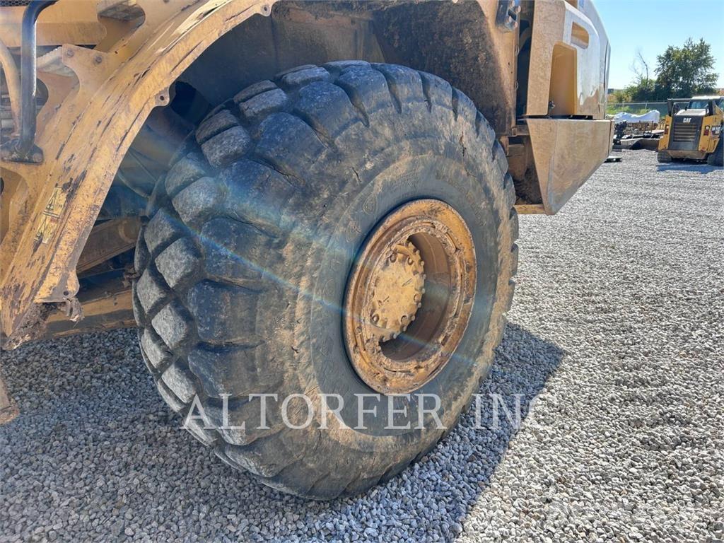 CAT 740B Tombereau articulé