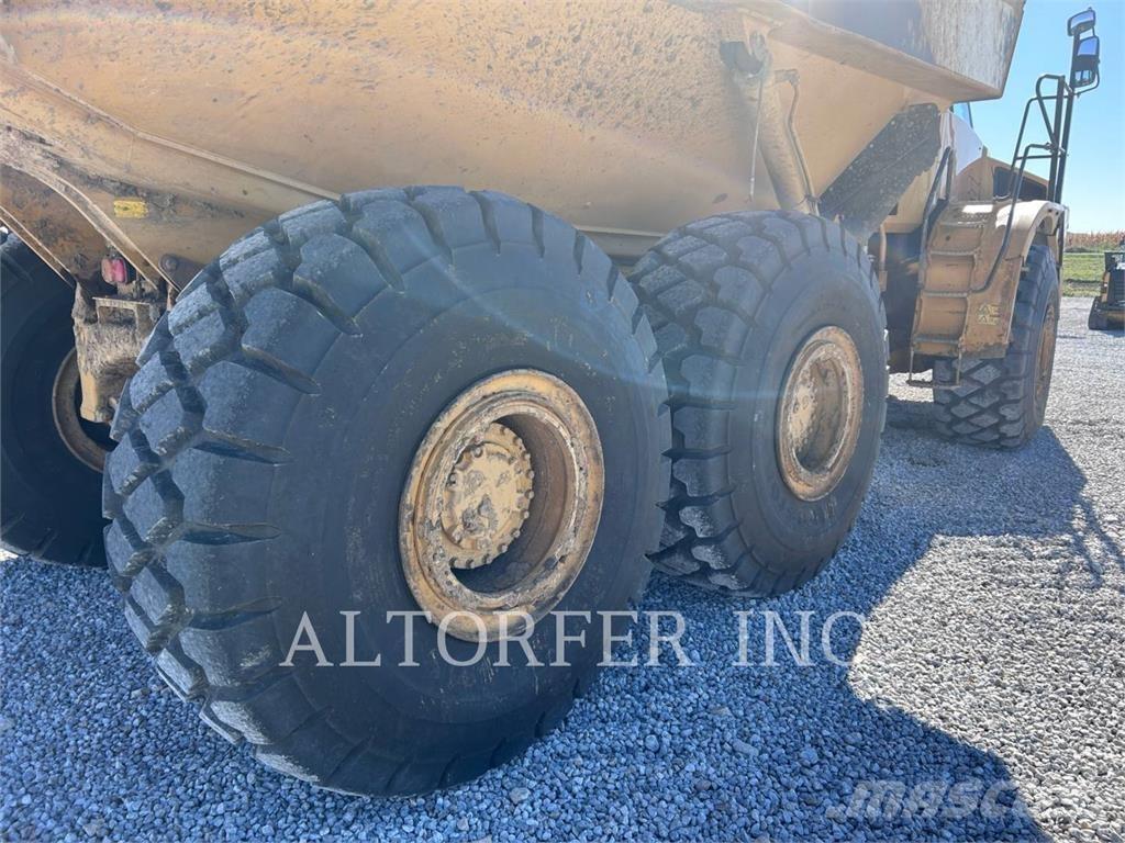 CAT 740B Tombereau articulé