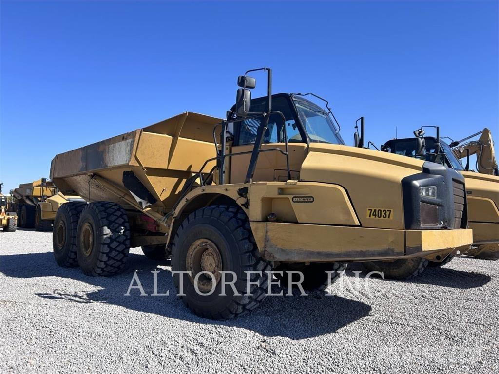 CAT 740B Tombereau articulé