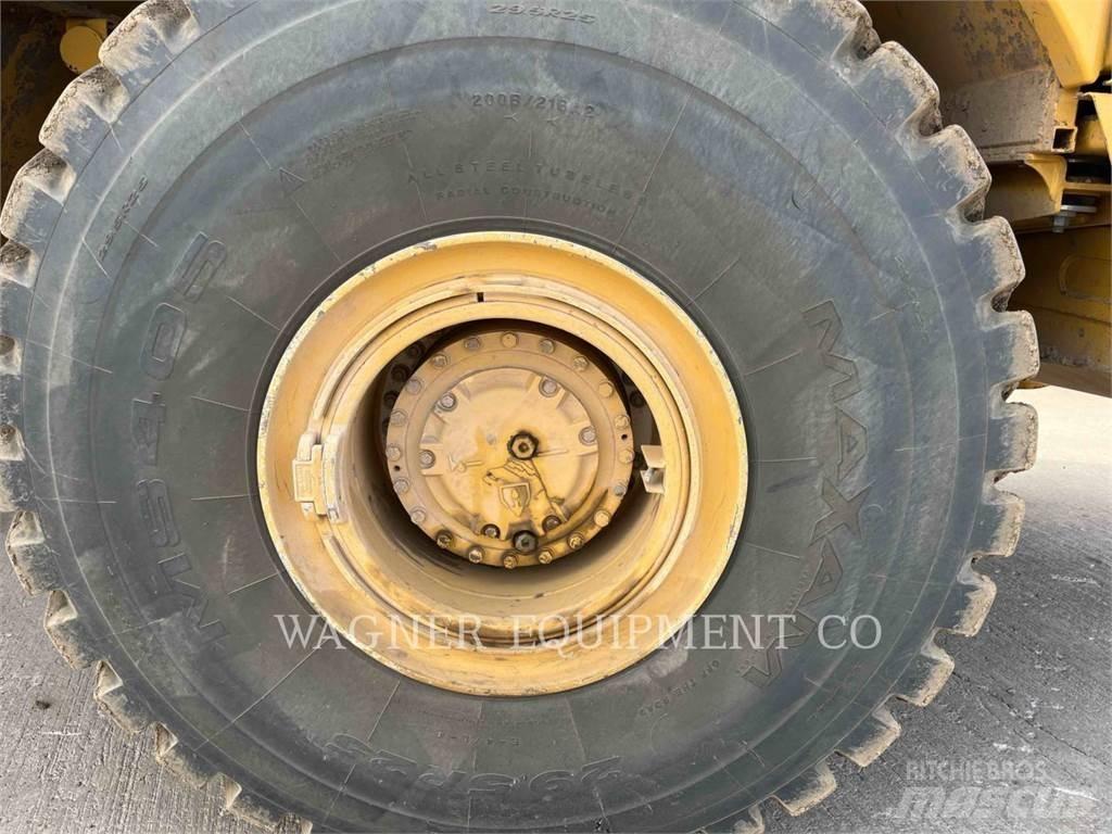 CAT 740B WT Camion citerne à eau
