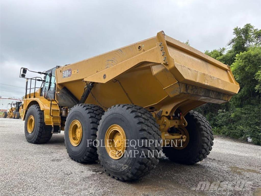 CAT 740GC-04 Tombereau articulé