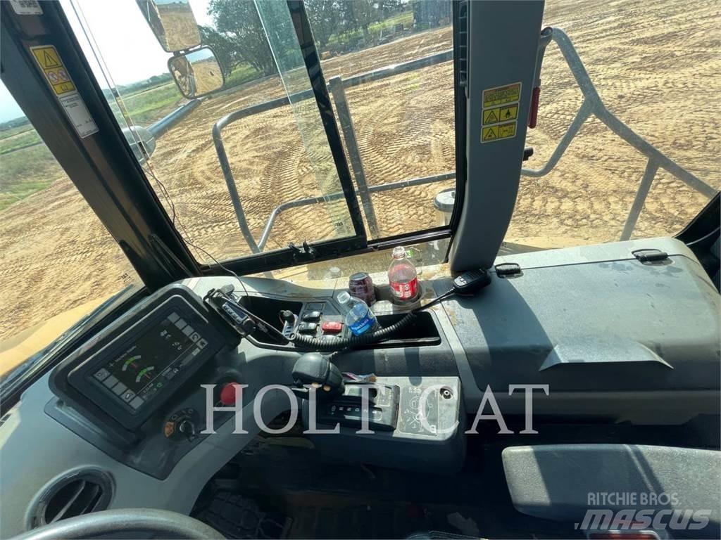 CAT 745-04 Tombereau articulé