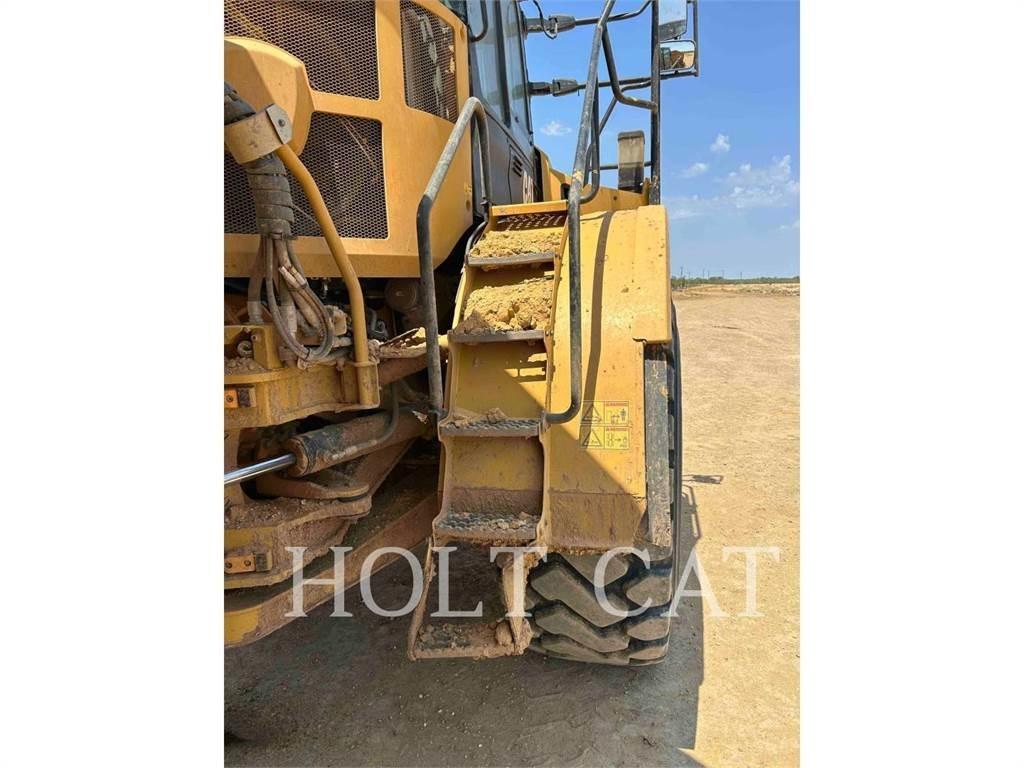 CAT 74504 Tombereau articulé