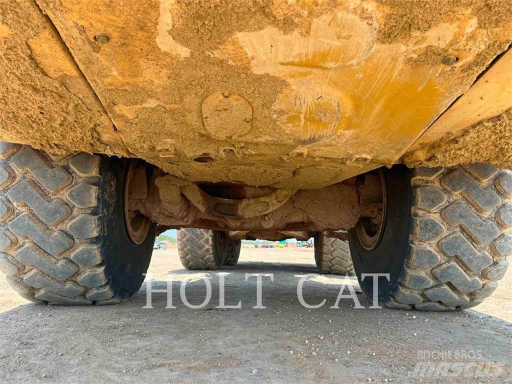 CAT 74504 Tombereau articulé
