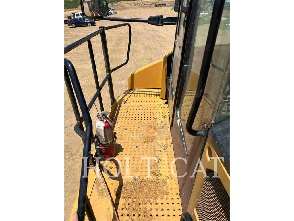 CAT 74504 Tombereau articulé