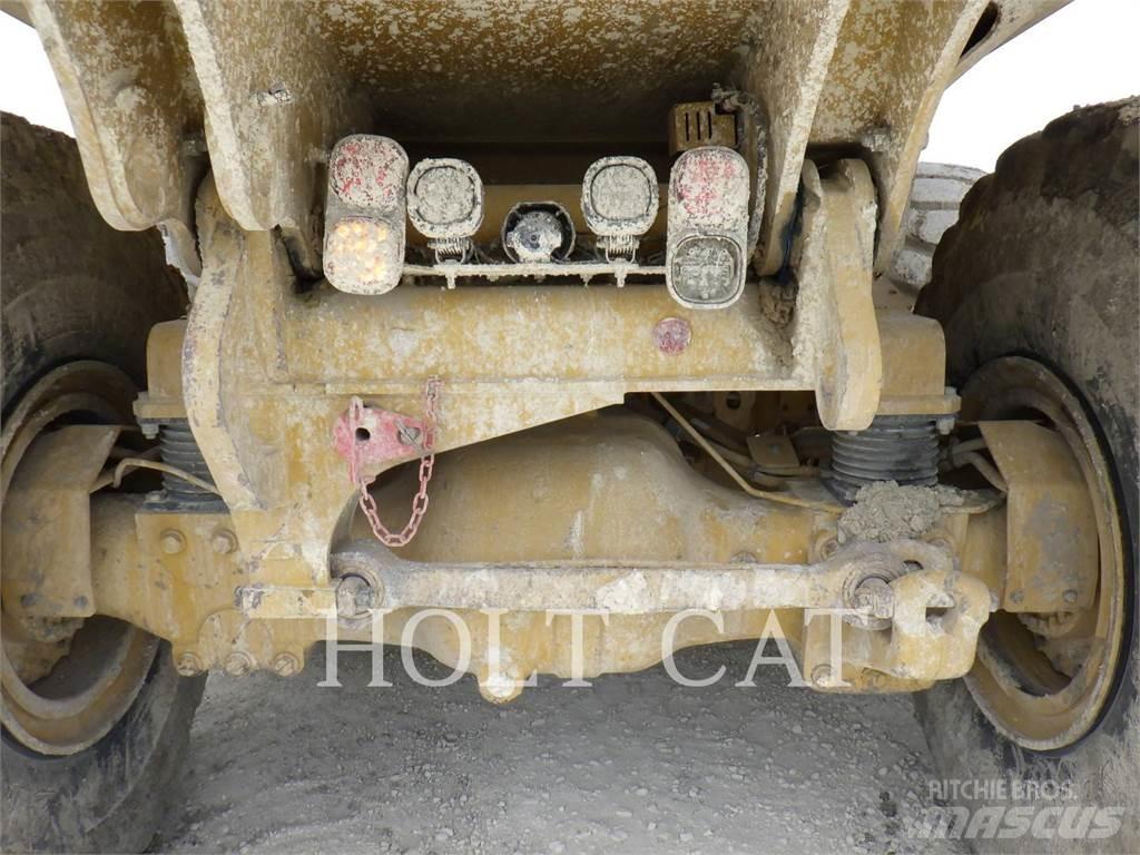 CAT 74504 Tombereau articulé
