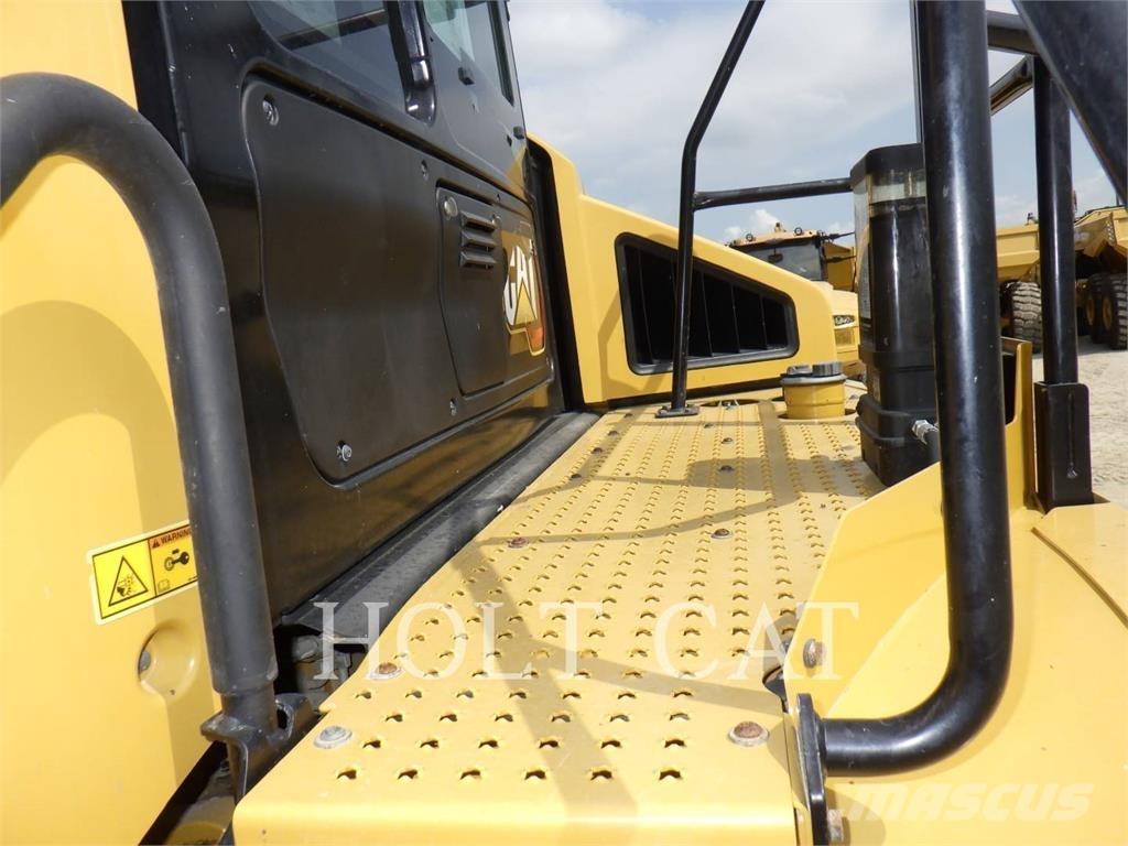 CAT 74504 Tombereau articulé