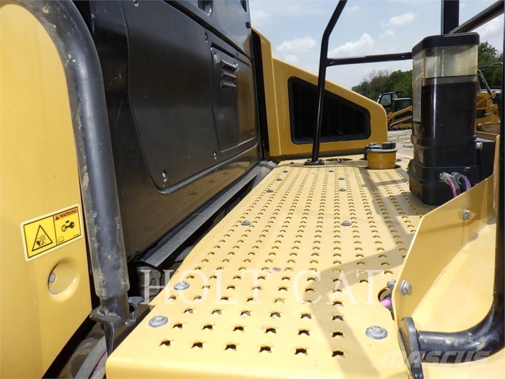 CAT 74504 Tombereau articulé