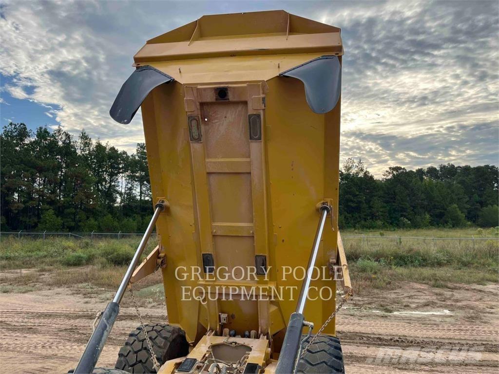 CAT 74504 Tombereau articulé