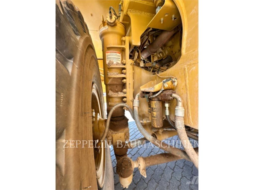 CAT 775E Tombereau articulé