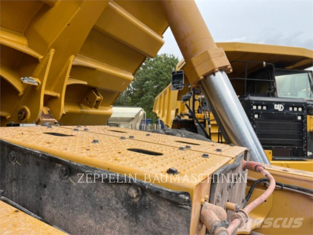 CAT 775G Tombereau articulé