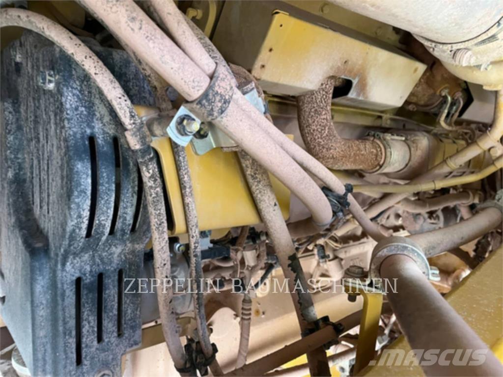 CAT 775G Tombereau articulé
