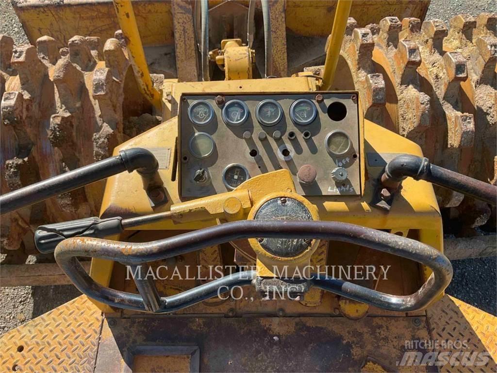 CAT 815 Compacteur de sol