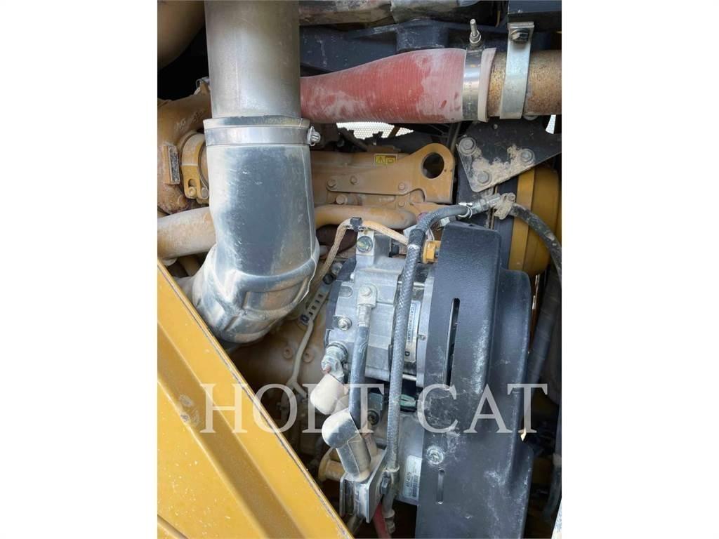 CAT 815 Compacteur de sol