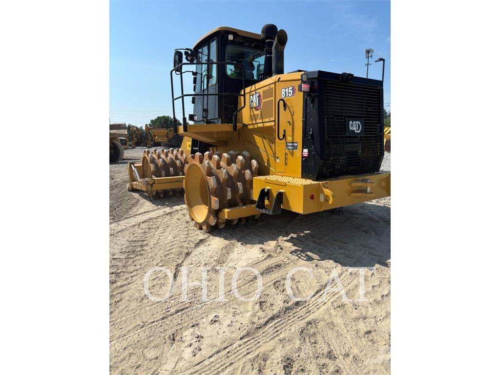 CAT 815 Compacteur de sol