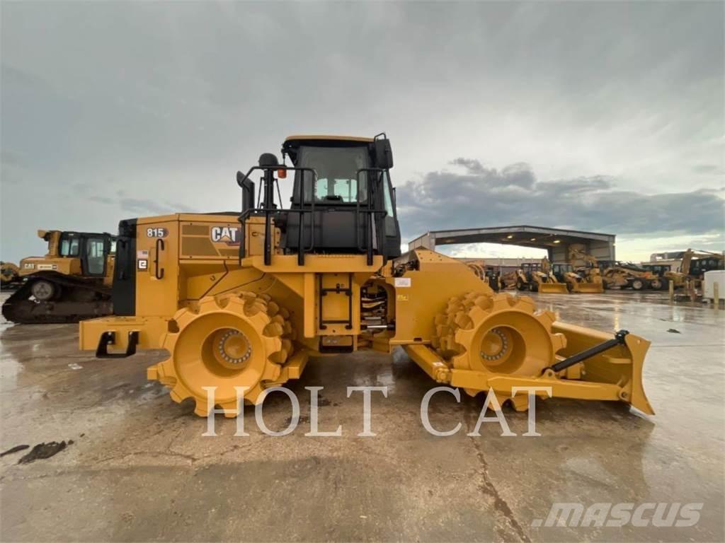 CAT 815 Compacteur de sol