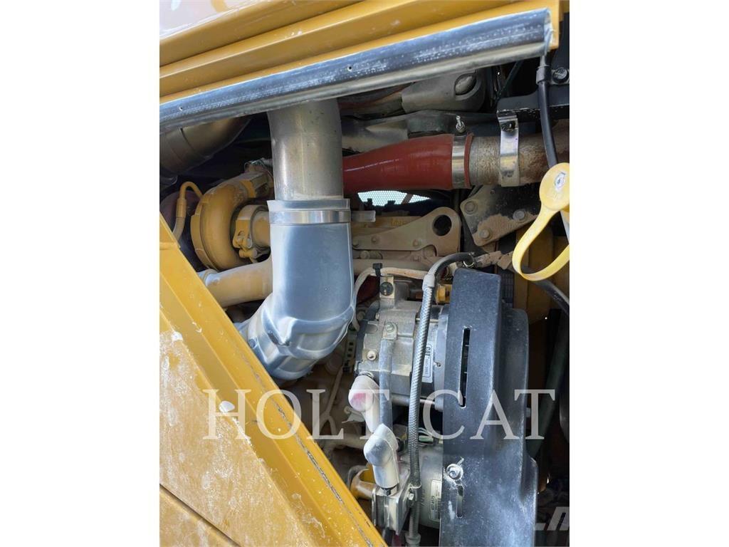 CAT 815 Compacteur de sol