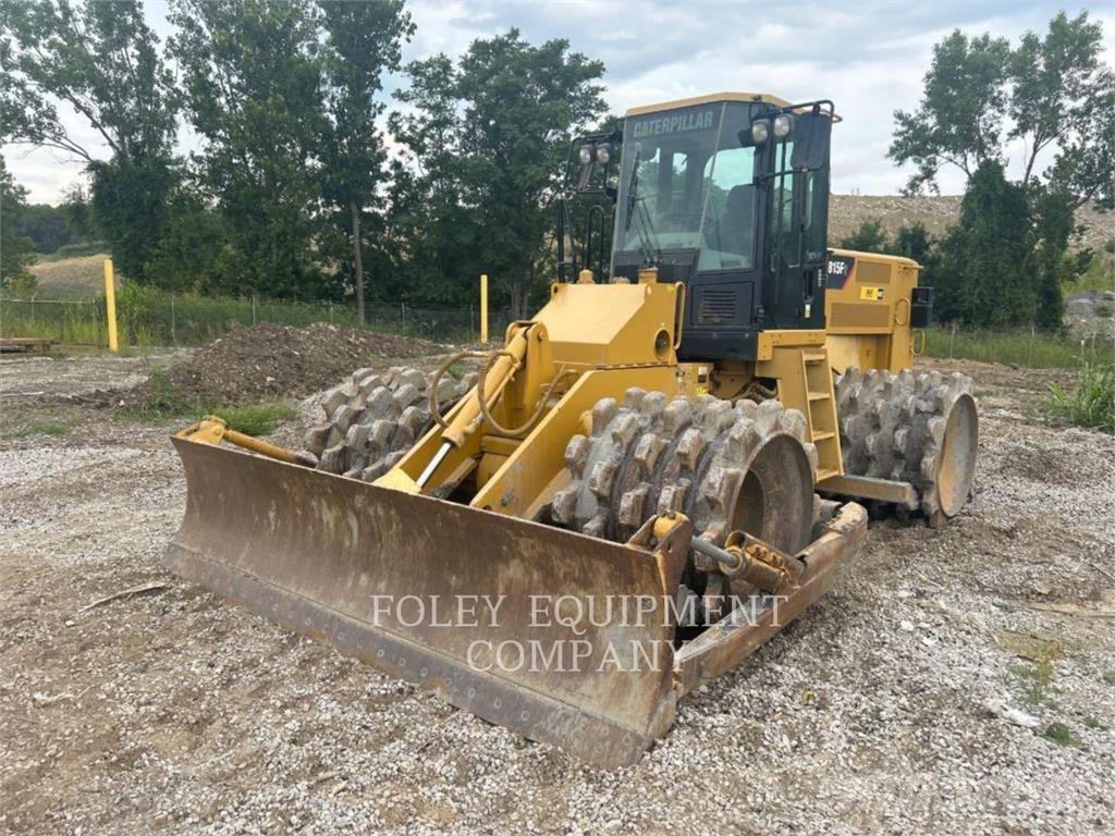 CAT 815F2 Compacteur de sol