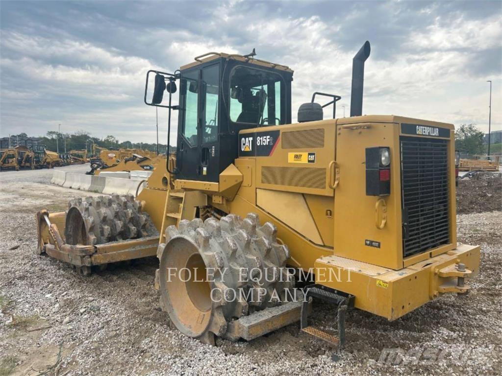 CAT 815F2 Compacteur de sol