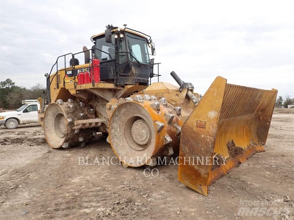 CAT 826K Compacteur de sol