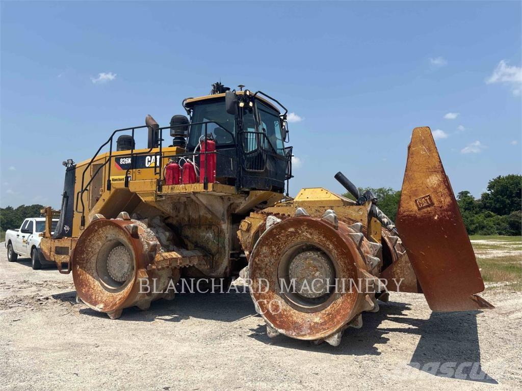 CAT 826K Compacteur de sol