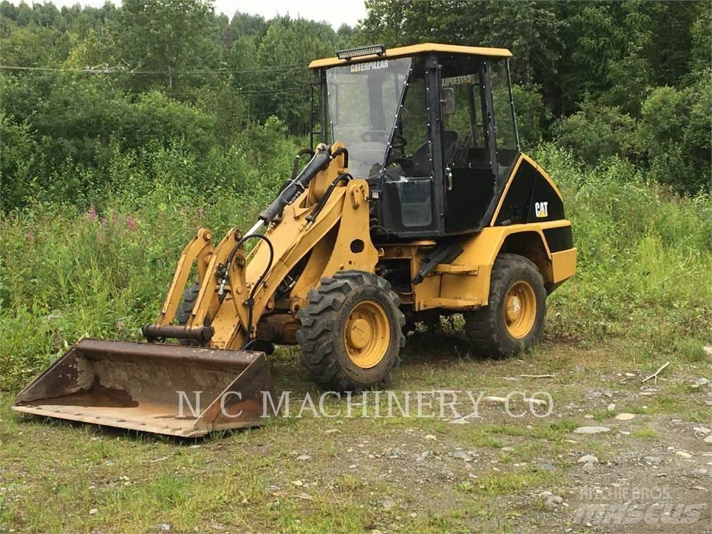 CAT 902 Chargeuse sur pneus
