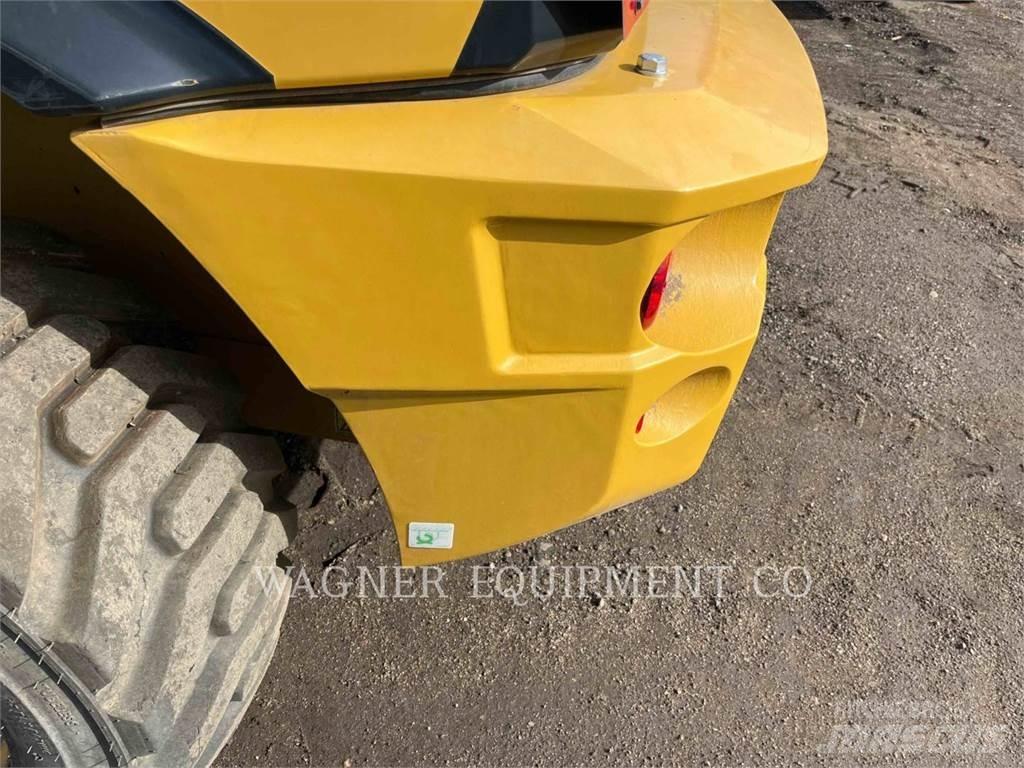 CAT 903D Chargeuse sur pneus