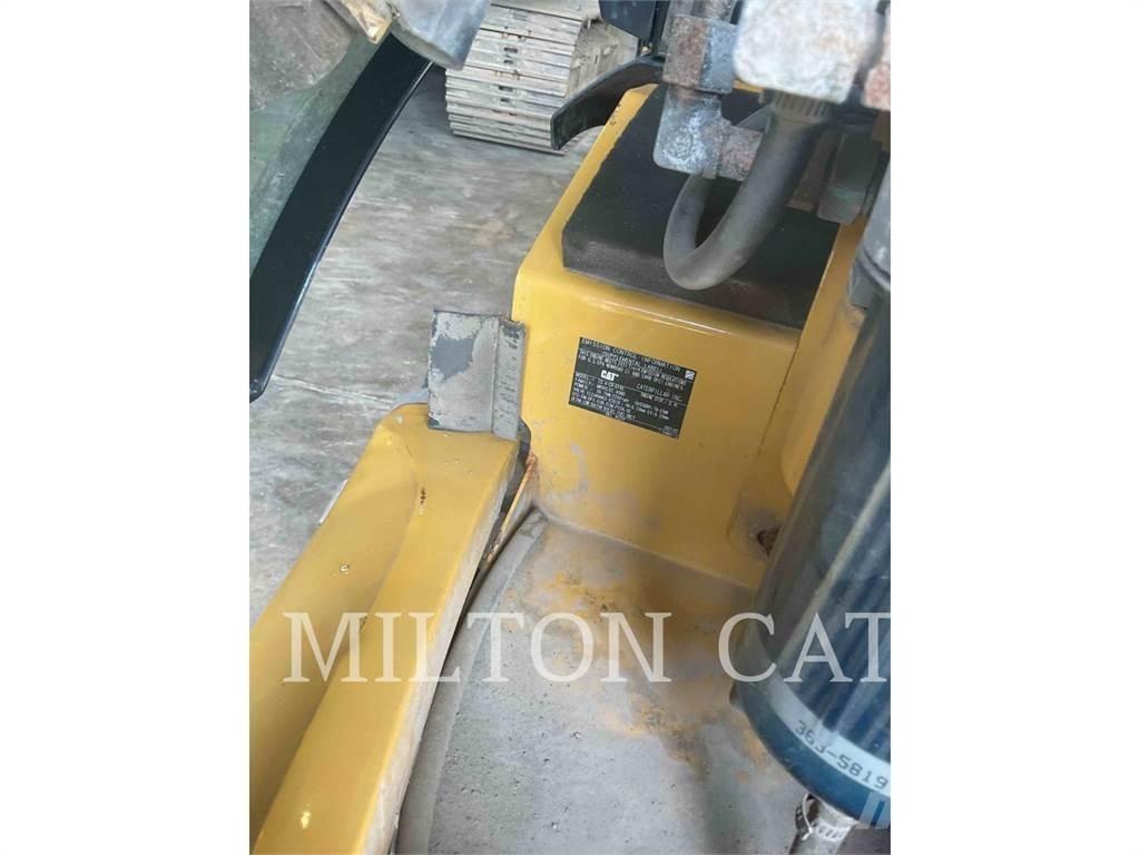 CAT 903D Chargeuse sur pneus