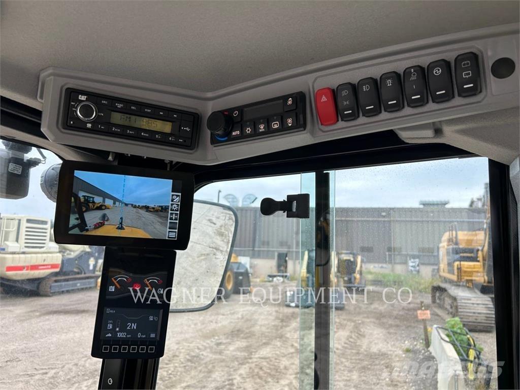 CAT 906 Chargeuse sur pneus