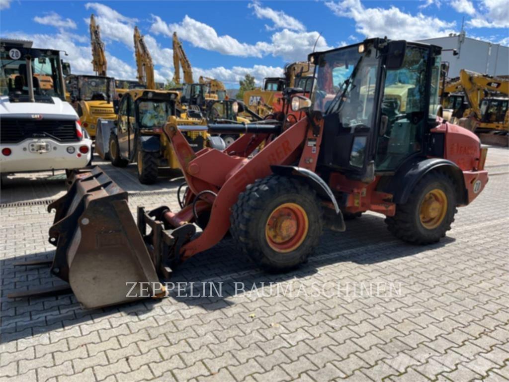 CAT 906H Chargeuse sur pneus