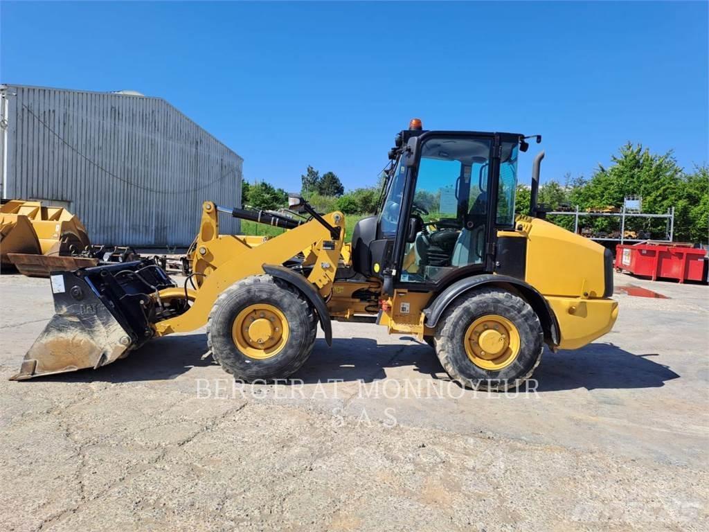 CAT 906M Chargeuse sur pneus