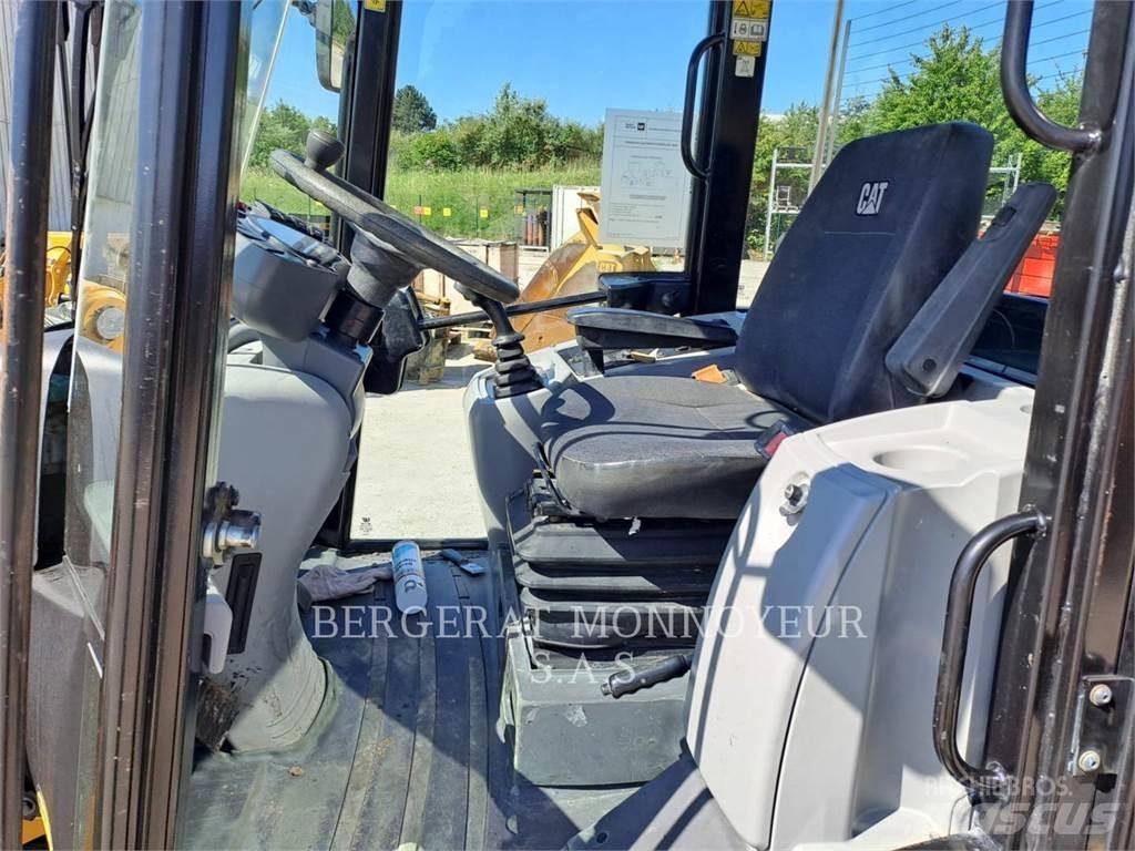 CAT 906M Chargeuse sur pneus