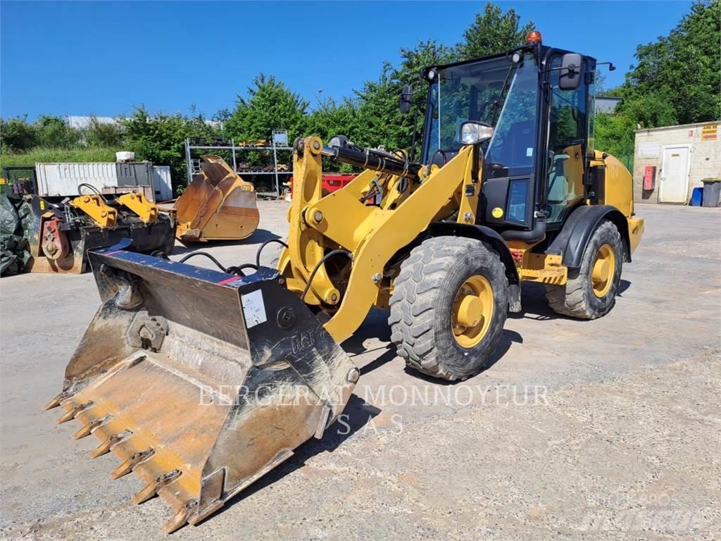 CAT 906M Chargeuse sur pneus