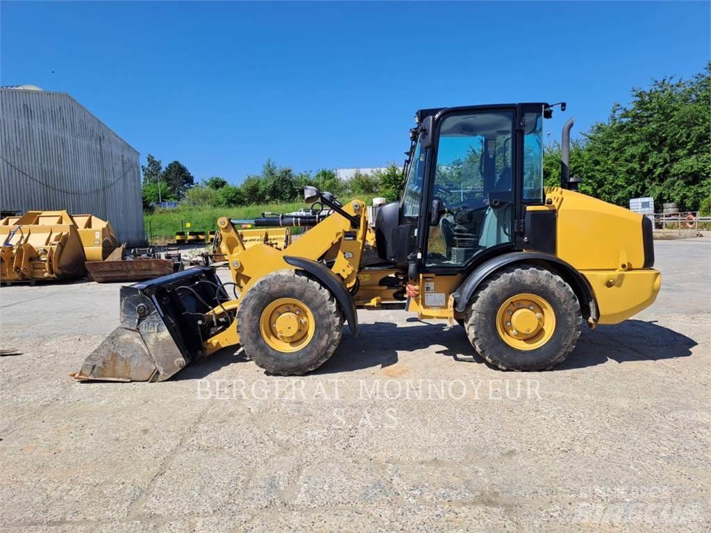 CAT 906M Chargeuse sur pneus