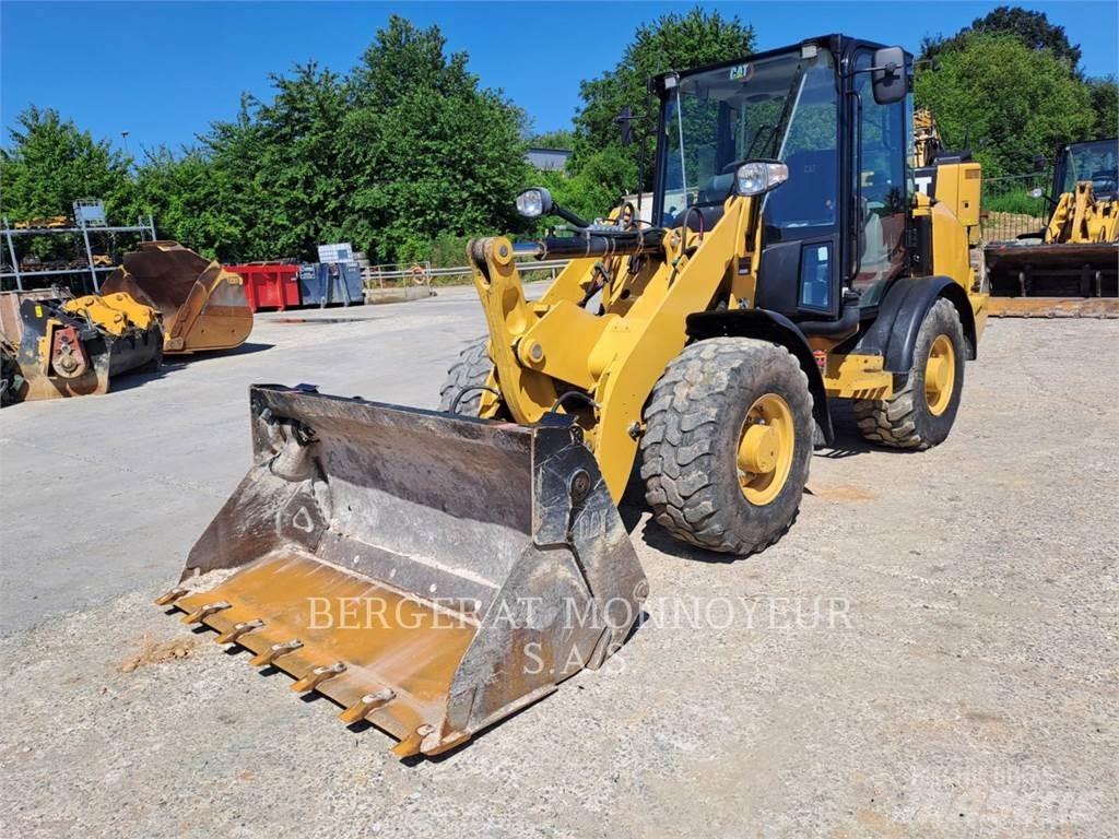 CAT 906M Chargeuse sur pneus