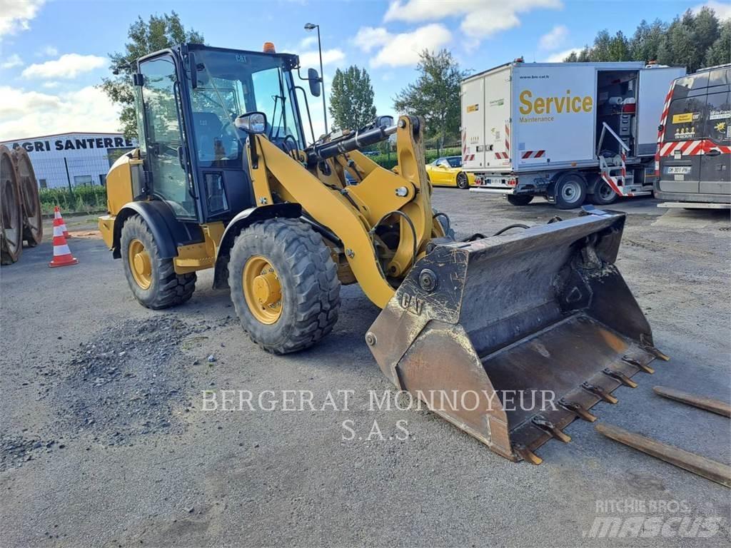 CAT 906M Chargeuse sur pneus