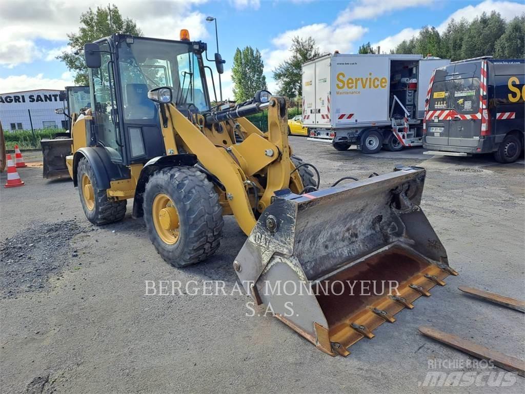 CAT 906M Chargeuse sur pneus