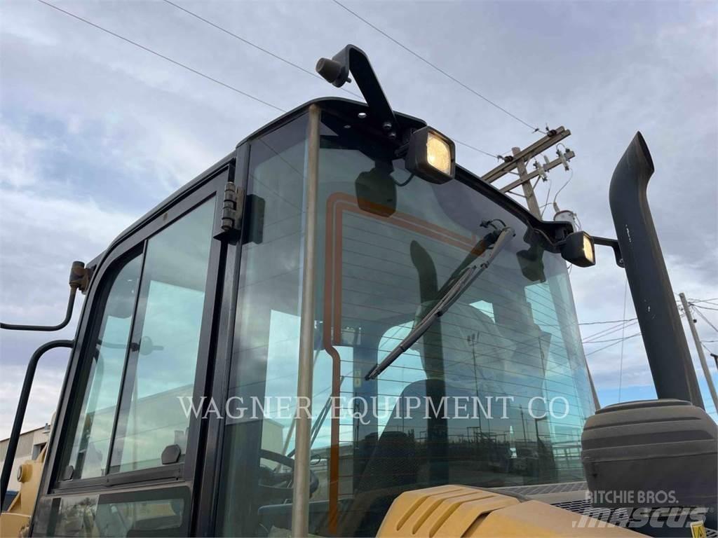 CAT 906M Chargeuse sur pneus