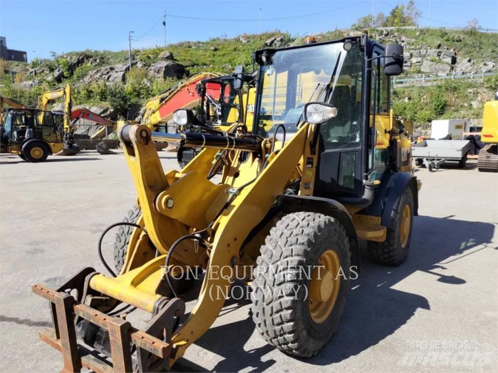 CAT 906M Chargeuse sur pneus