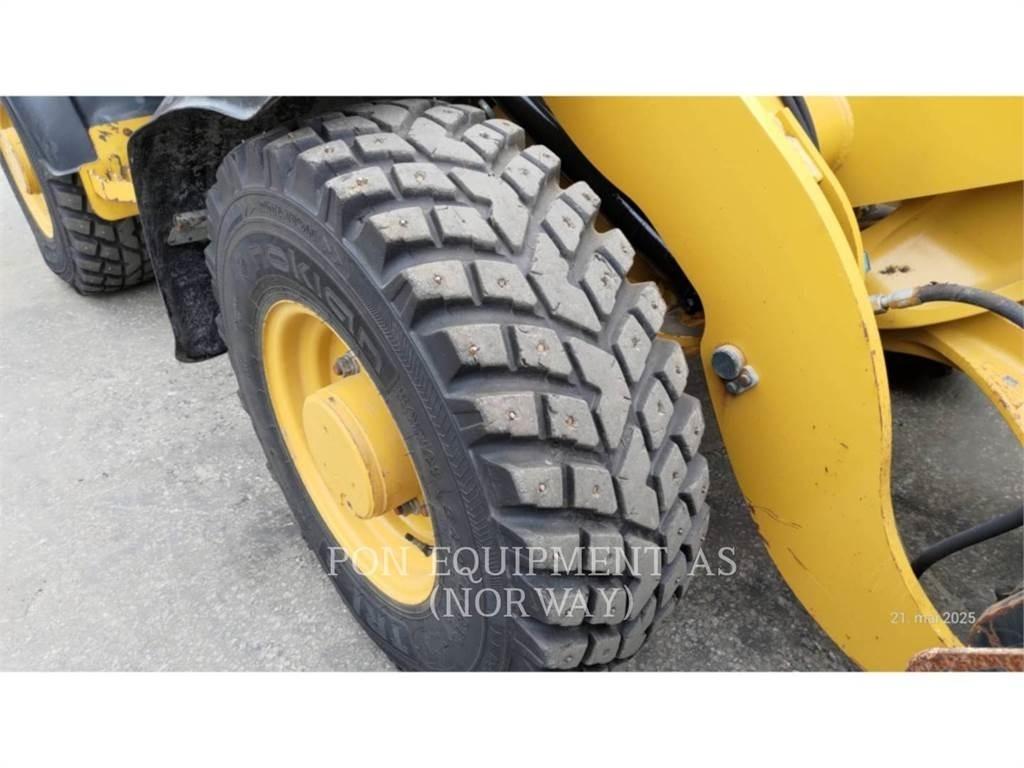 CAT 906M Chargeuse sur pneus