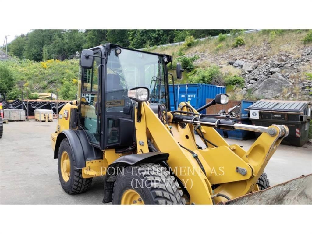 CAT 906M Chargeuse sur pneus