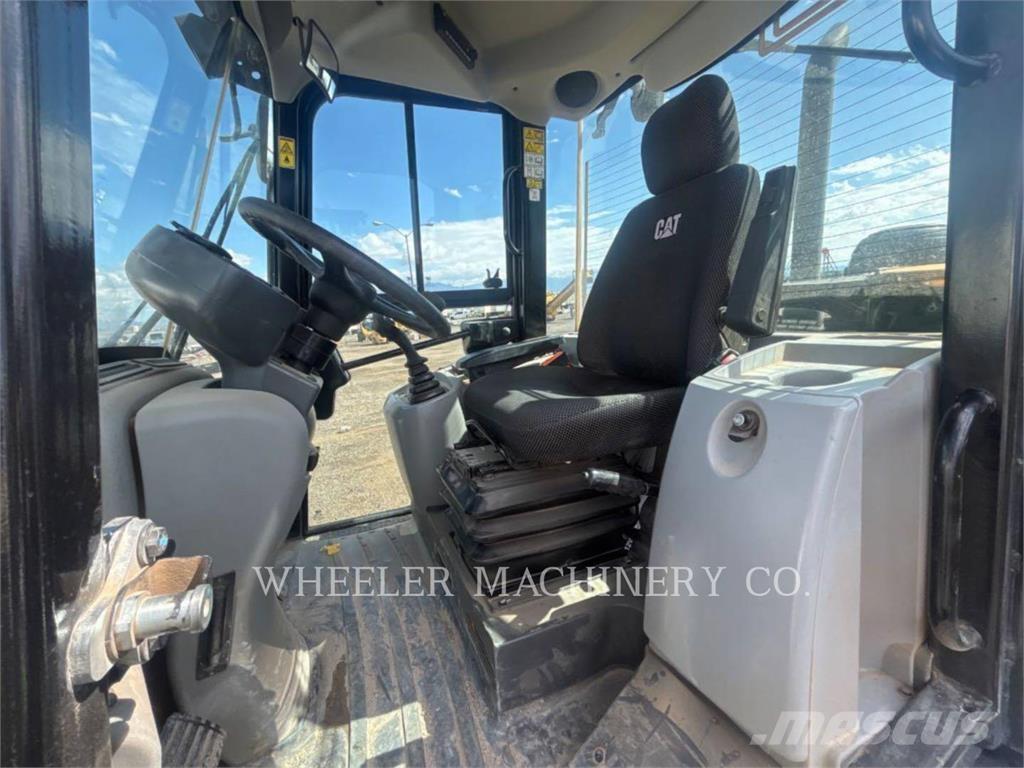 CAT 906M Chargeuse sur pneus