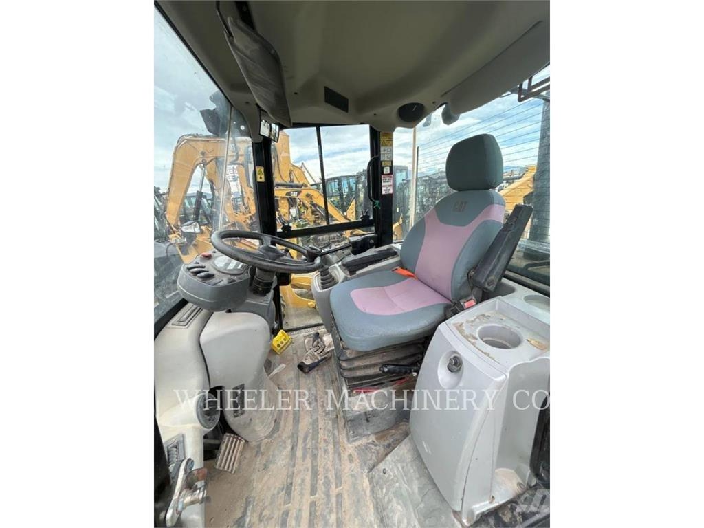 CAT 906M Chargeuse sur pneus