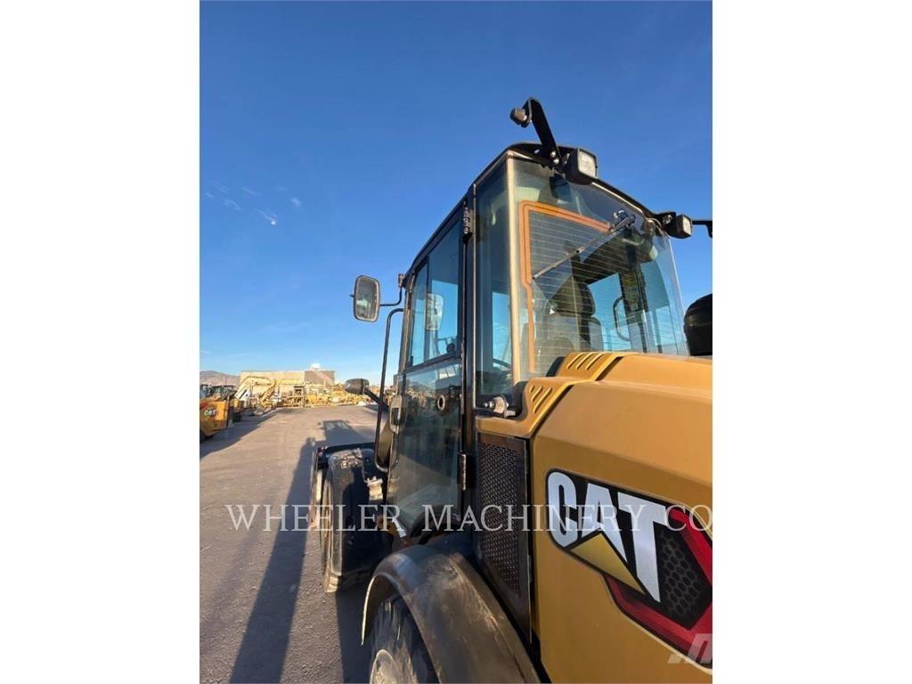 CAT 906M Chargeuse sur pneus