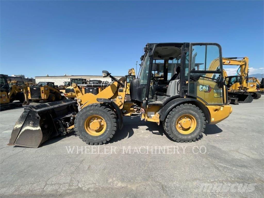 CAT 906M Chargeuse sur pneus