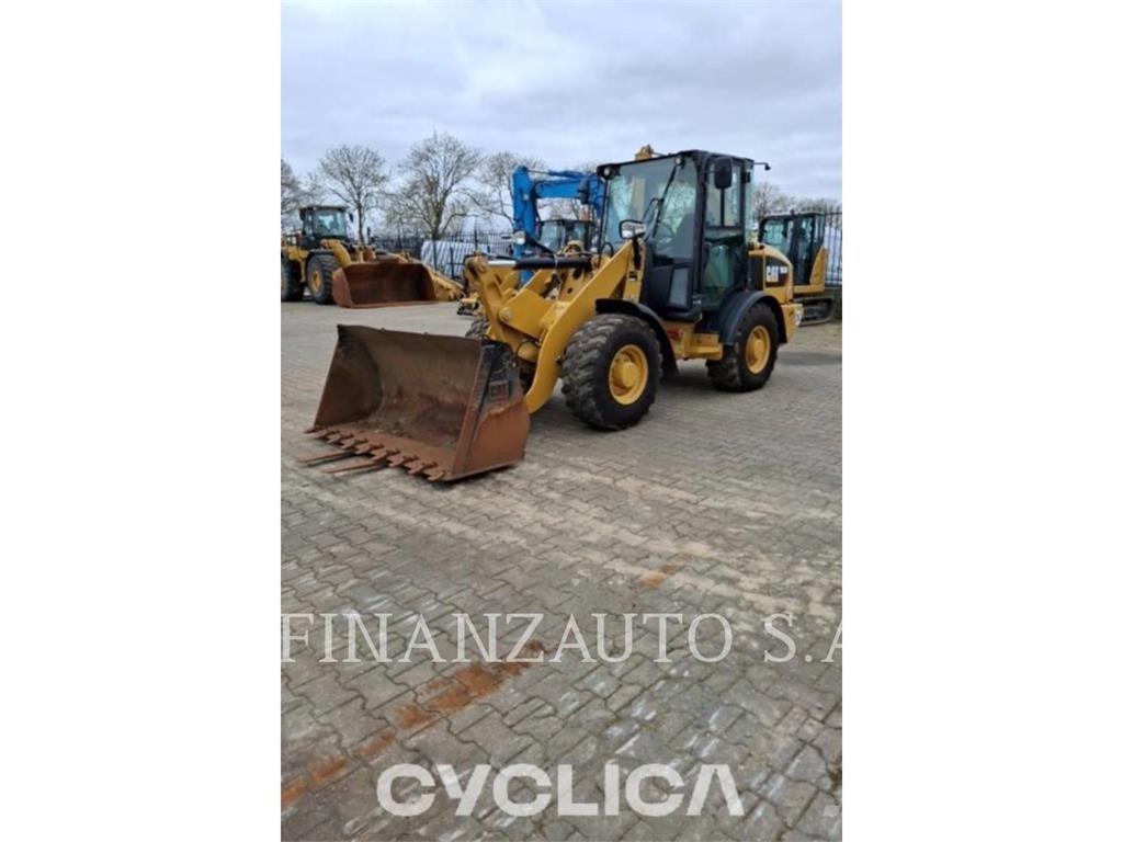 CAT 906M Chargeuse sur pneus