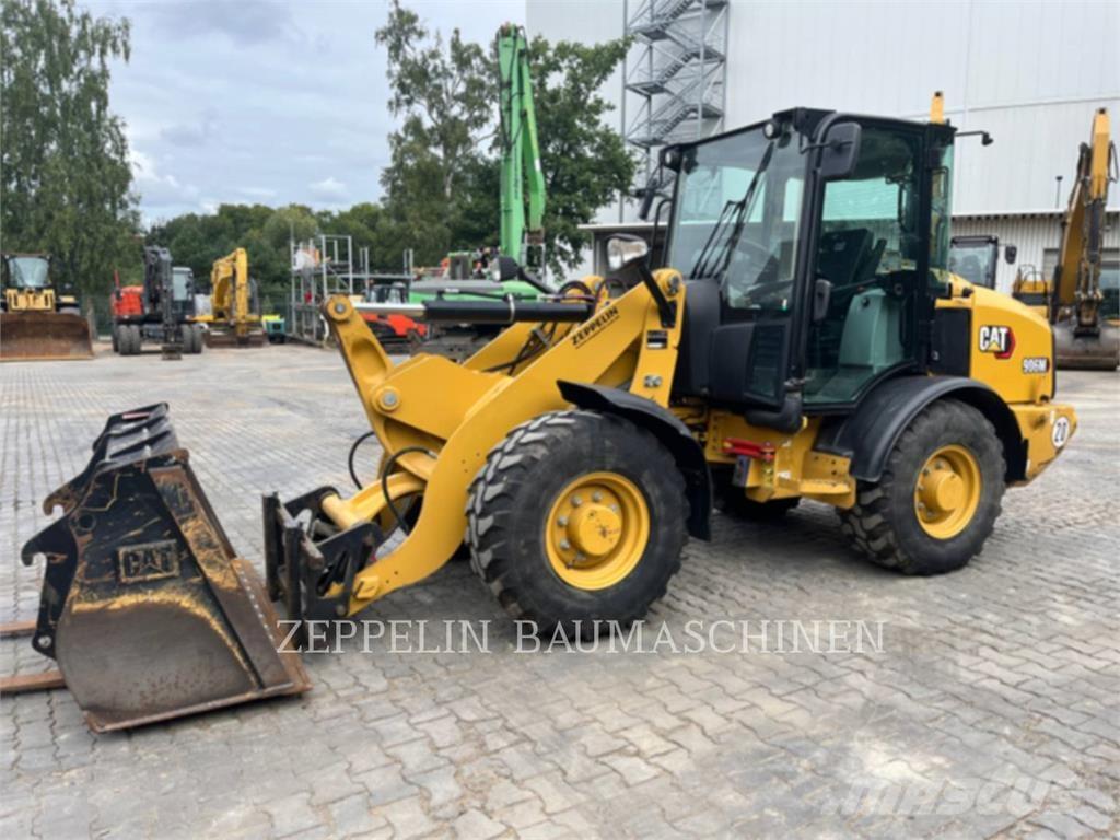 CAT 906M Chargeuse sur pneus